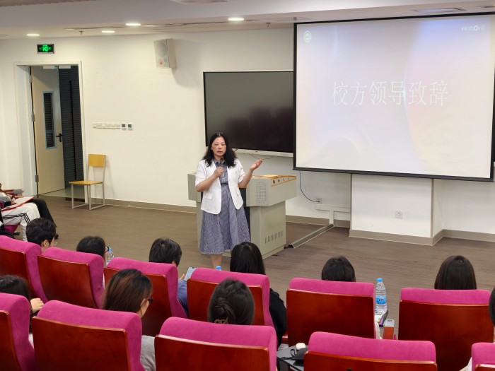 1784712421108134.jpg 3-张静介绍企业工坊进校园过程.jpg